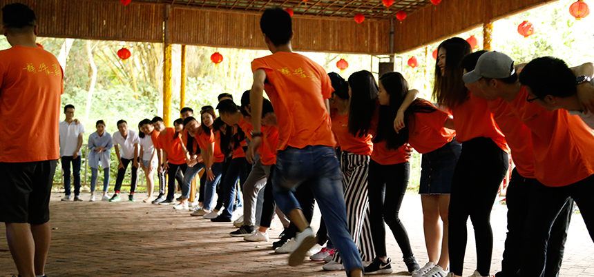 秀美人間四月天、享美食、賞美景、拼業(yè)績、我們是歡樂思億歐人